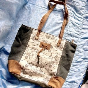 Floral Design Myra Shoulder Bag